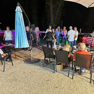 Human Restaurant Park Villecroze